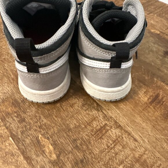 Nike Air Jordan 1 Mid SE - Picture 5 of 9